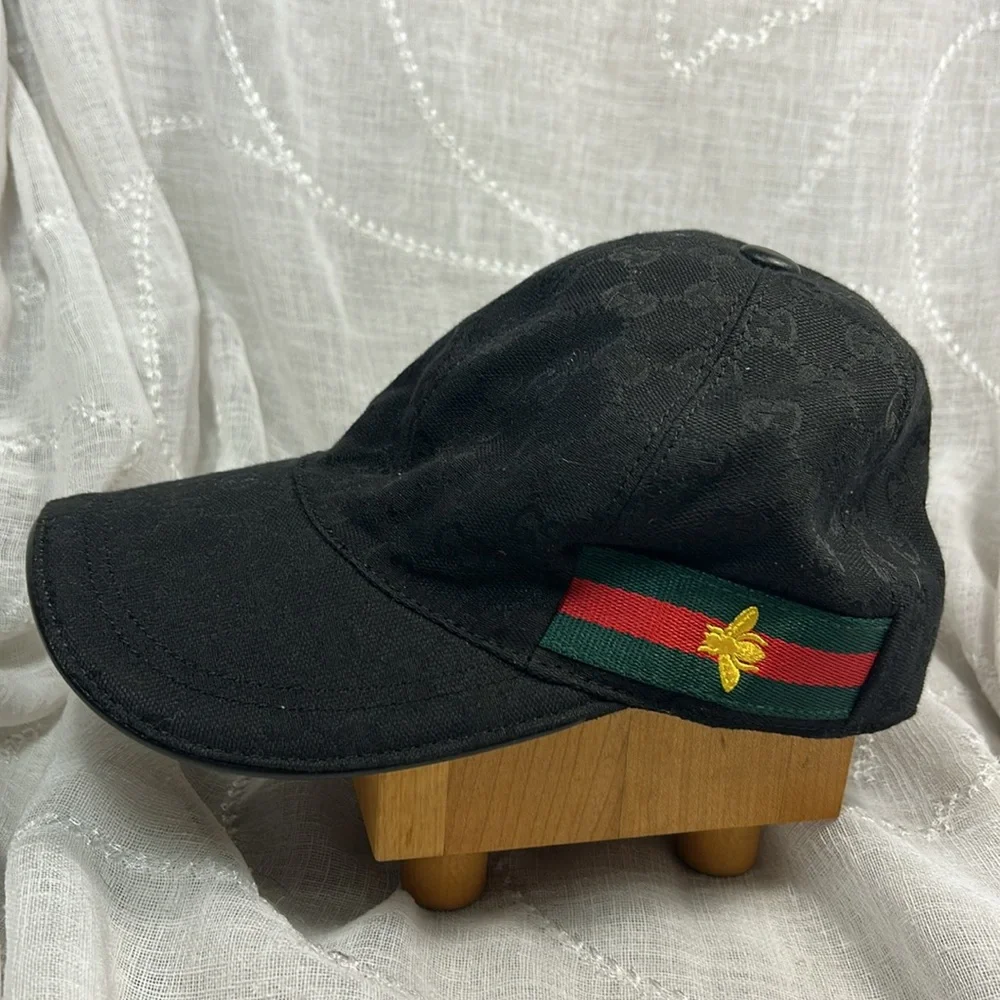 Gucci Authentic canvas leather double lined Baseball cap with bee embroidery